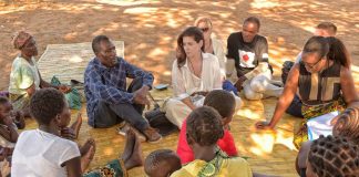 #AIDS2016: Debra Messing on HIV self-testing in Africa and why it's important to her