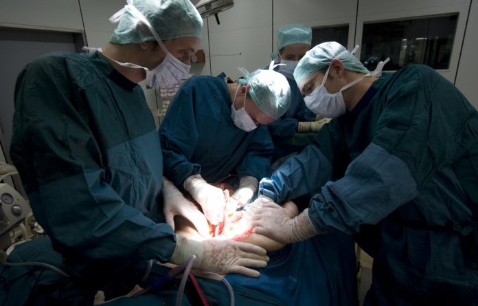 South African surgeons have successfully transplanted a liver from an HIV-positive mother to her HIV-negative child.